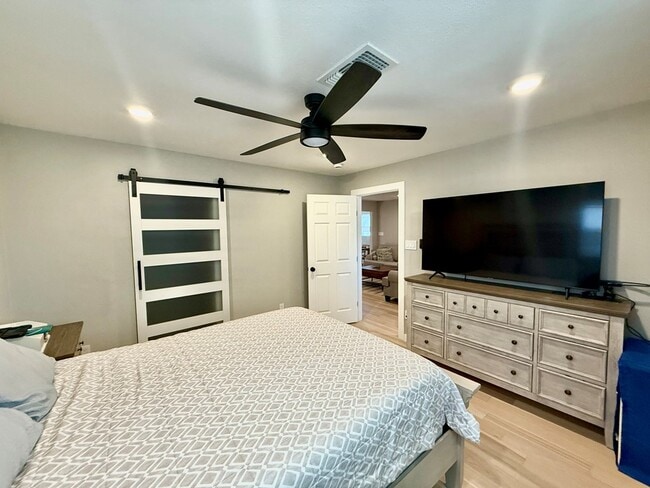 Building Photo - 200 Santa Rita Dr