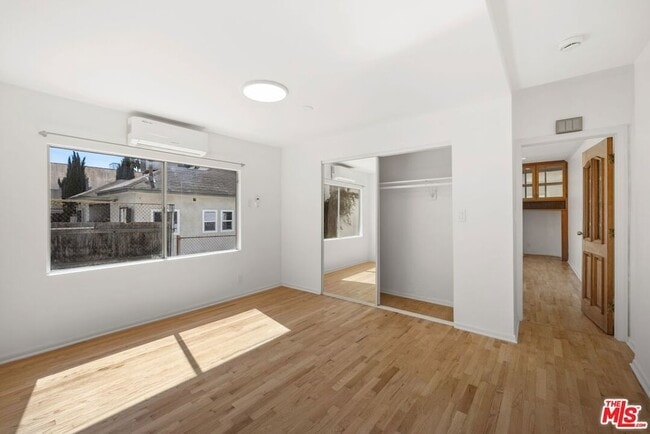 Building Photo - 1538 N Mariposa Ave