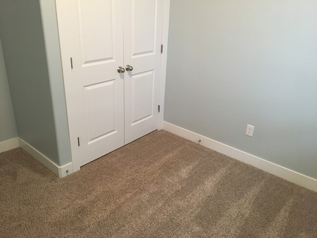 Building Photo - 3 Bed 2 Bath Condo with Garage