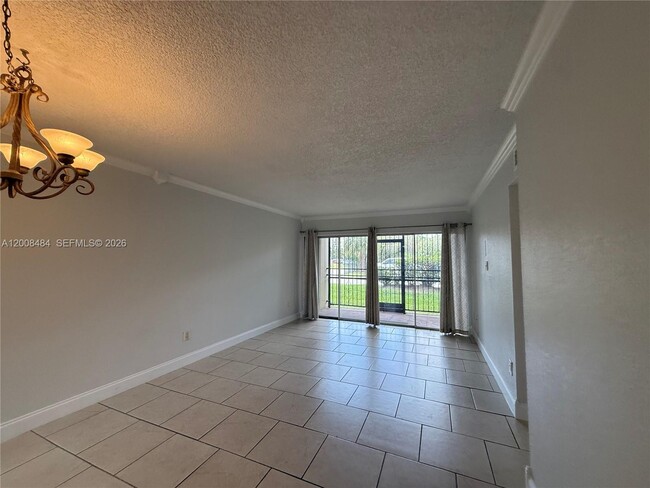 Building Photo - 9140 Fontainebleau Blvd
