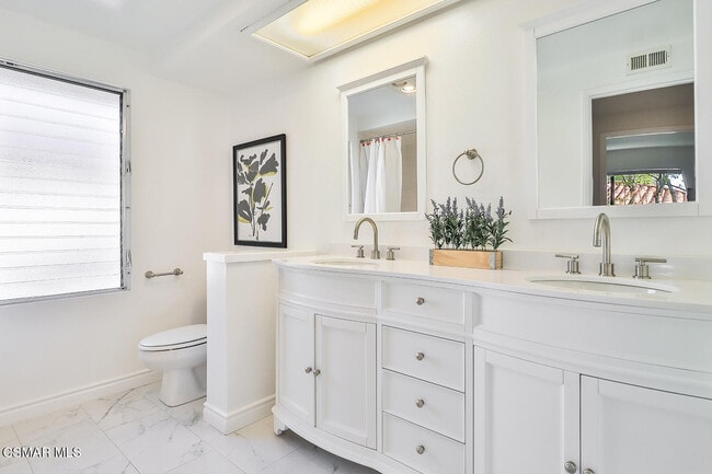 Building Photo - 4082 Avenida Verano