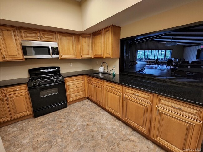 Building Photo - 138 Country Club Ln