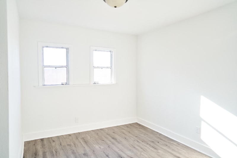 Building Photo - 606 E Realty St