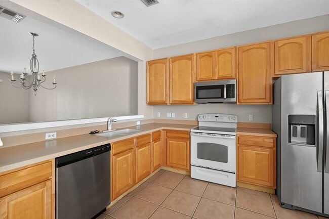 Building Photo - 7119 Showcase Ln