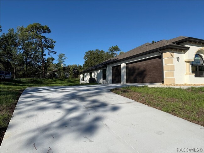 Building Photo - 5780 N Lena Dr