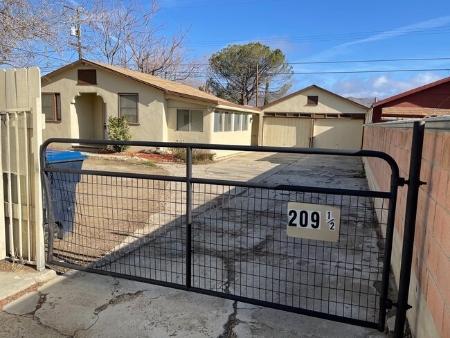 Primary Photo - Tehachapi City 3+1 car garage & fenced yard