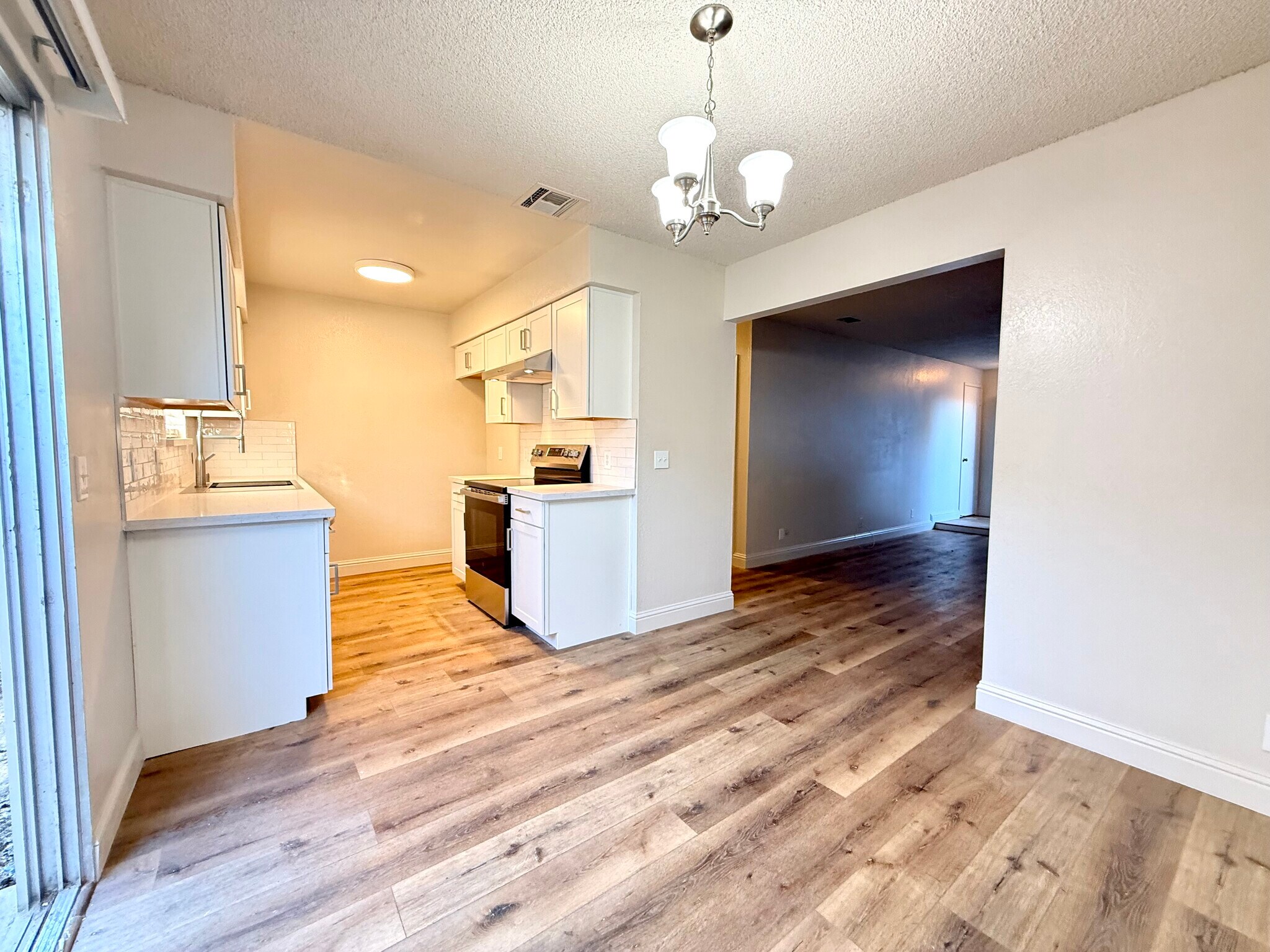 Building Photo - 6158 N Fresno St