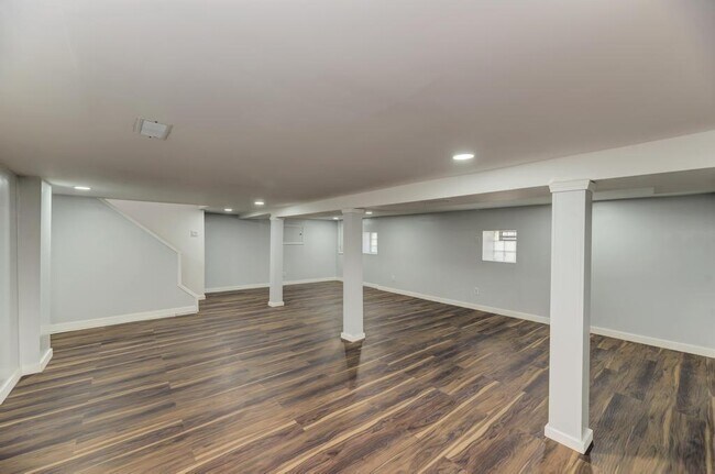 Building Photo - 1400 N 22nd Ave