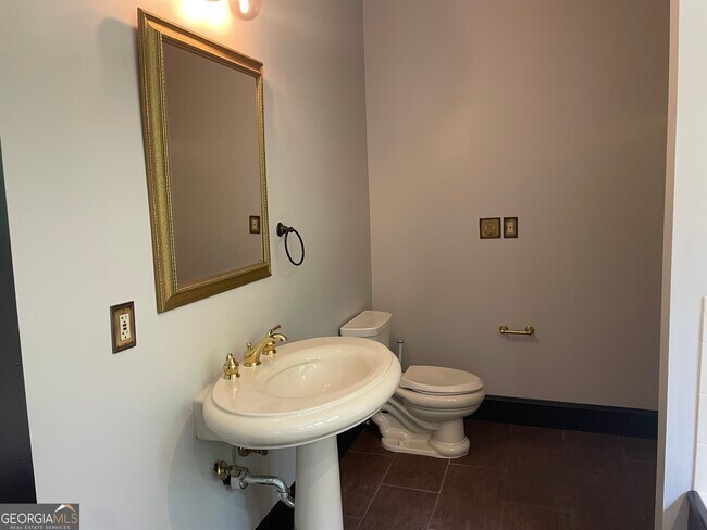 Building Photo - 612 Graystone Ct