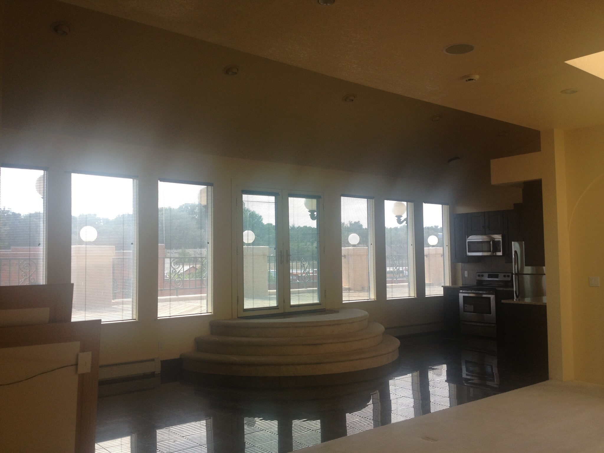 Building Photo - 313 S Victoria Ave