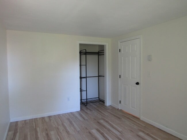 Building Photo - 47 Vinebrook Rd