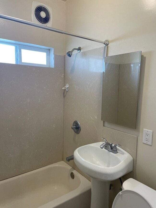 Building Photo - Very Bright Sunny, Quiet and Cozy location, this unit is Completely Renovated Studio