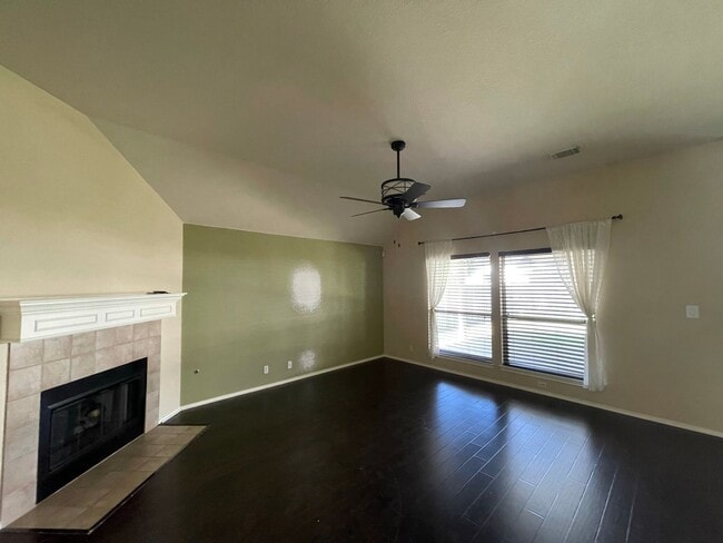 Building Photo - Beautiful single-story home in desirable Vista Oaks Subdivision