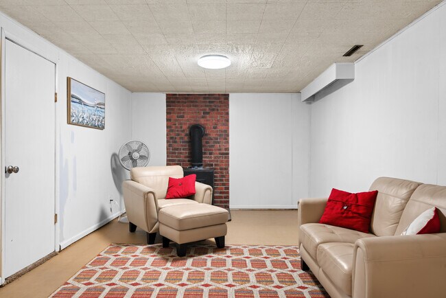 Building Photo - 428 Edwards Ave