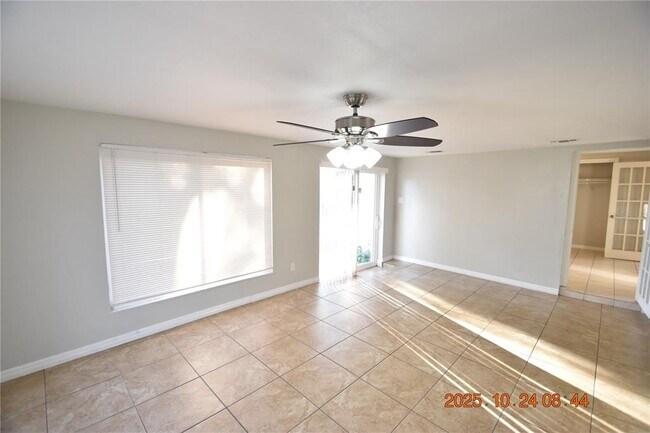 Building Photo - 10011 N 28th St