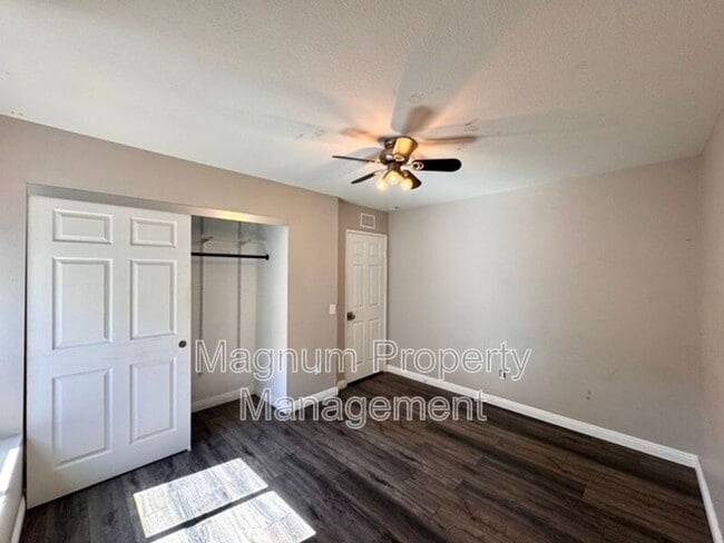 Building Photo - 25483 Blackthorne Dr