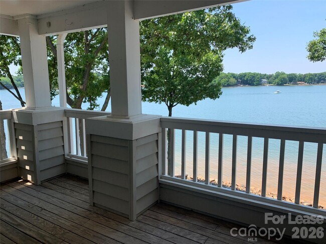 Building Photo - 912 Southwest Dr