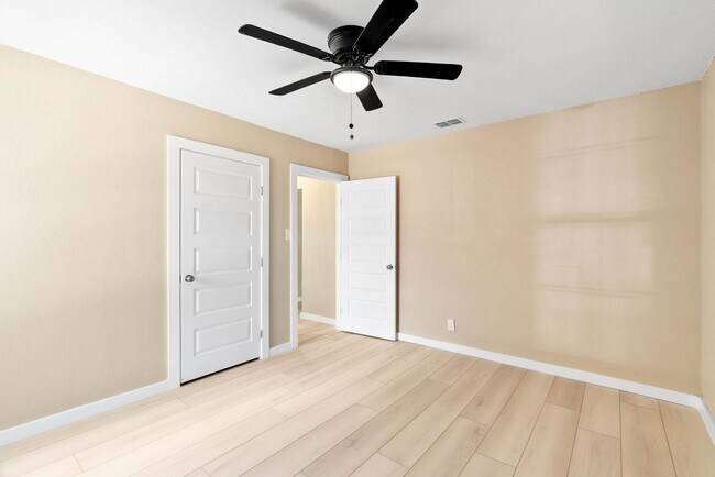 Building Photo - Ready for move in