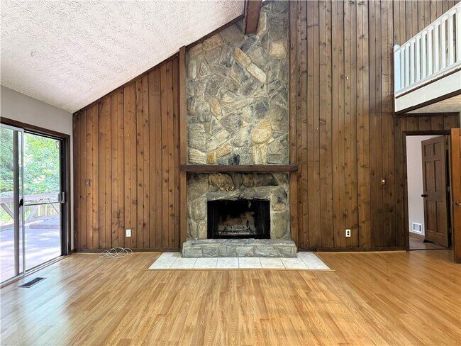 Building Photo - 1302 Colony Dr