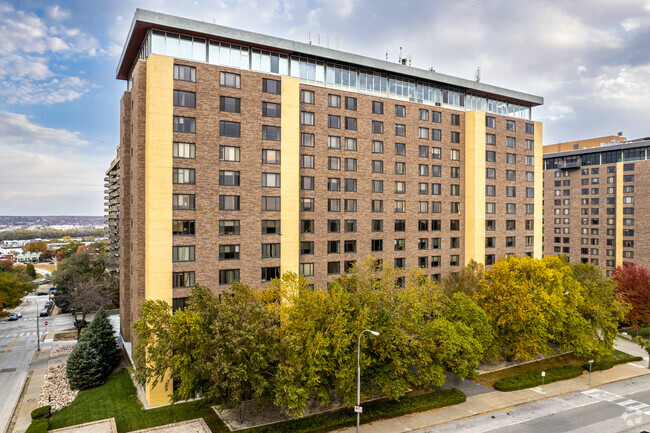 Building Photo - The Metropolitan Condos