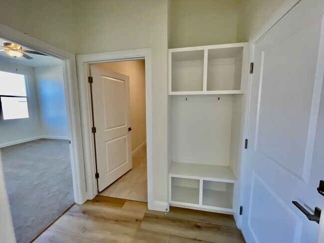 Building Photo - Three Bedroom Home in Washington Fields