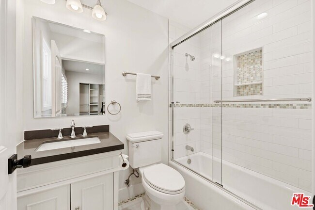 Building Photo - 11642 Acama St