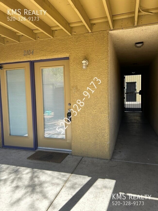 Building Photo - 5126 E Bellevue St