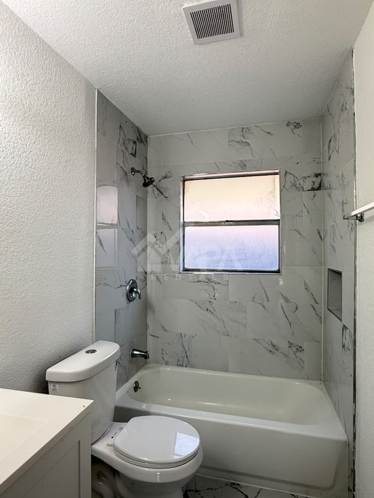 Building Photo - 2706 Lake Briar