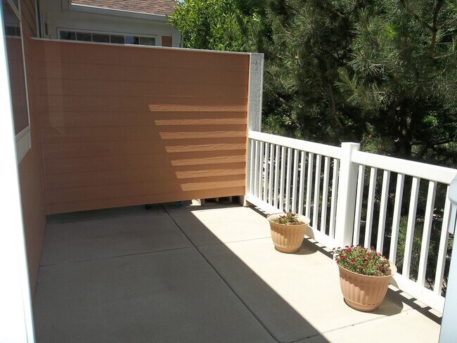 Building Photo - Love Where You Live – 2 Bed Condo in the H...