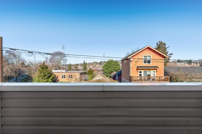 Building Photo - 166 Florentia St
