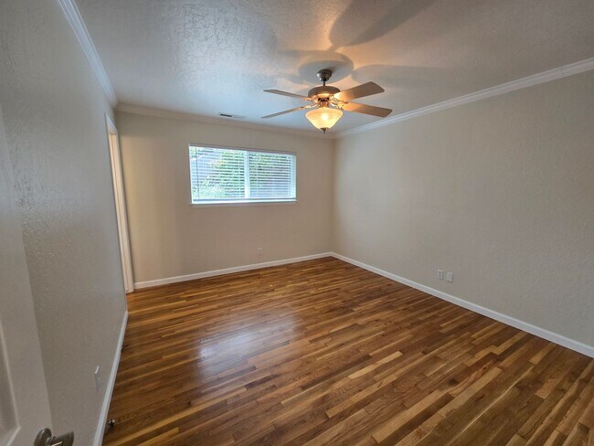 Building Photo - 3-bedroom, 2-bath home in Grass Valley