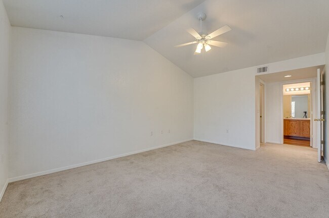 Building Photo - Beautiful 3 Bed, 2 Bath Condo in NW Fort Collins!