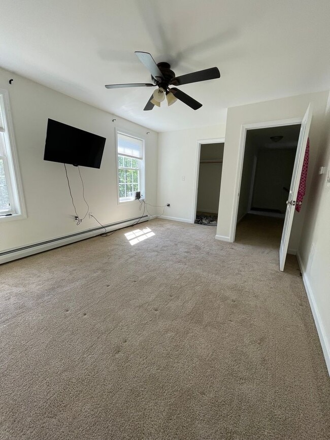 Building Photo - 7 Browns Freehold