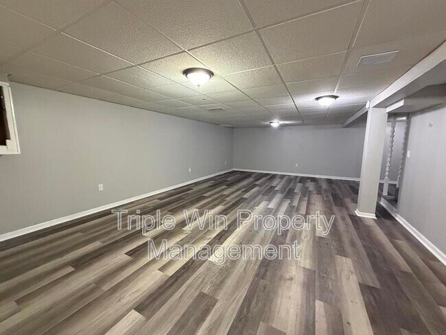 Building Photo - 1570 Mendell Dr