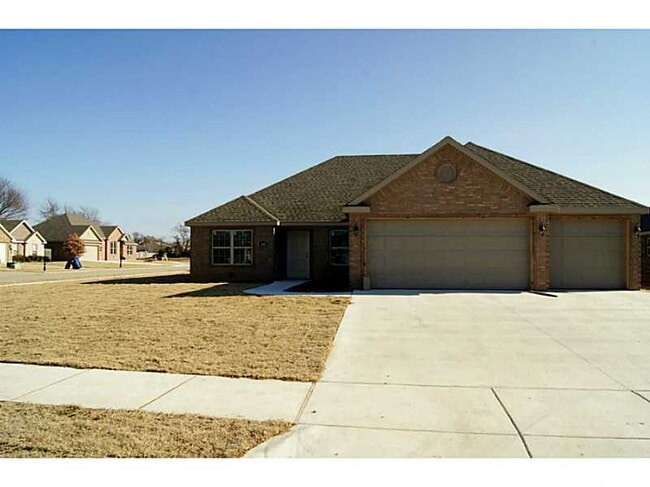 Building Photo - 1101 SW Eventide St