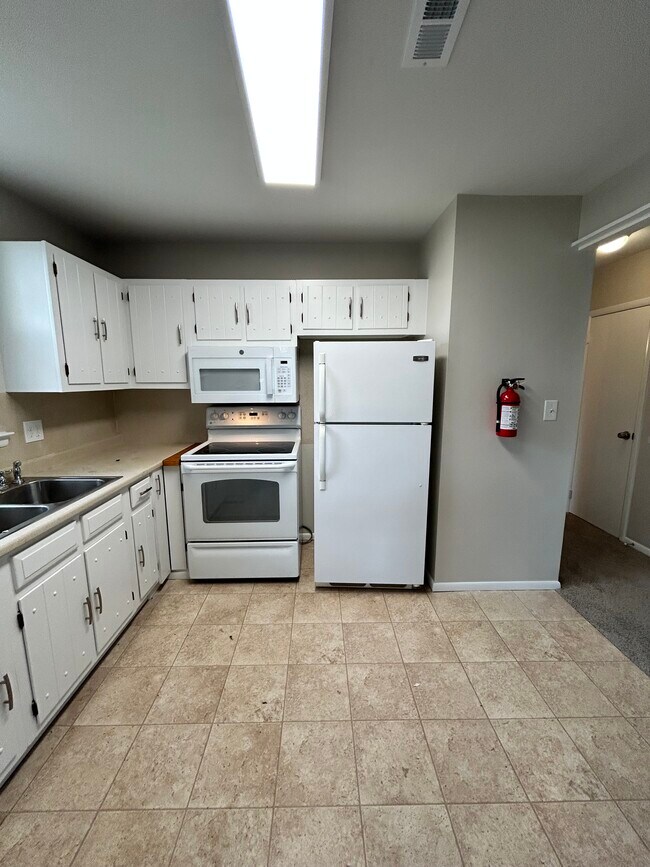 Kitchen 2 - 3 Florence Tollgate Plz