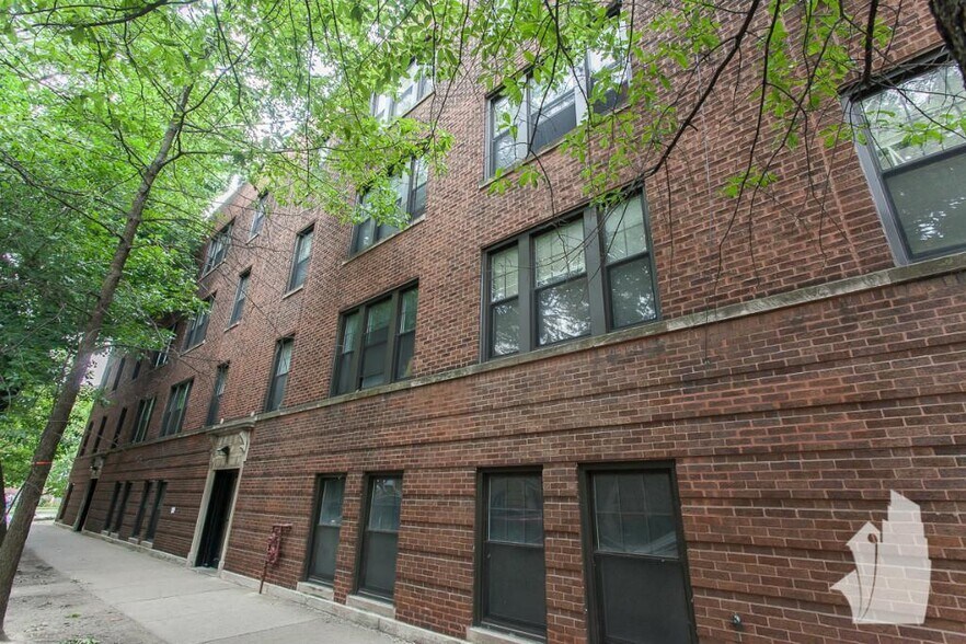 Building Photo - 1953 W Winnemac Ave