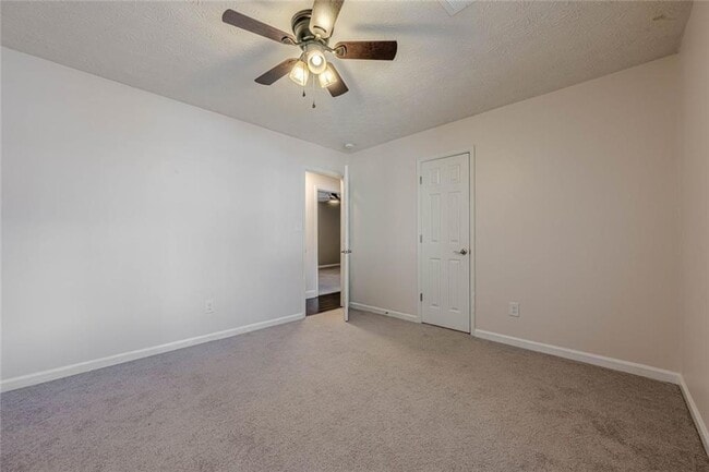 Building Photo - 2491 Redfield Dr