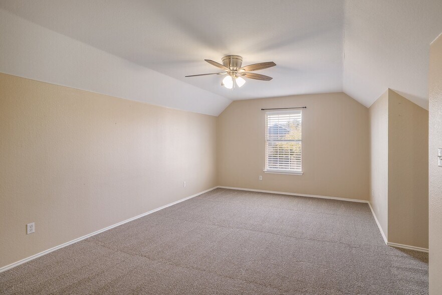 Upstairs Loft/ Game room - 1019 Leeds Castle Walk