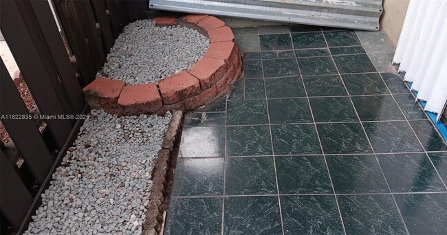 Building Photo - 10790 N Kendall Dr