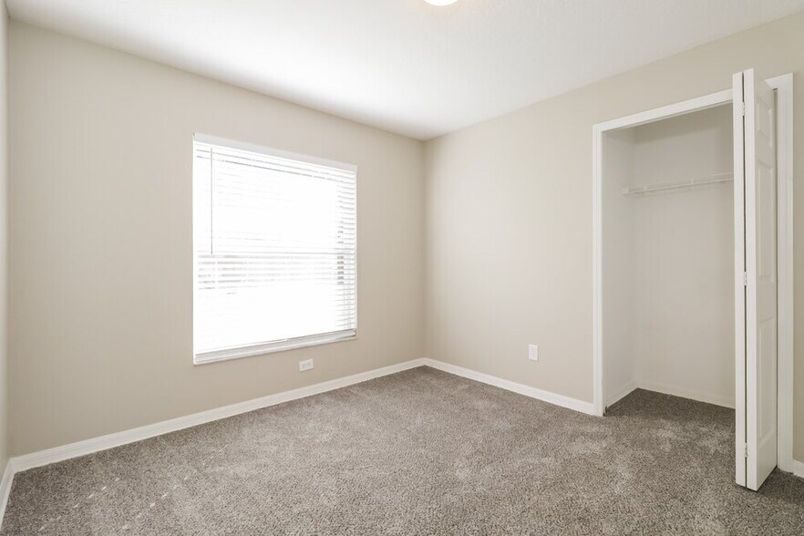 Building Photo - 8646 Persea Ct