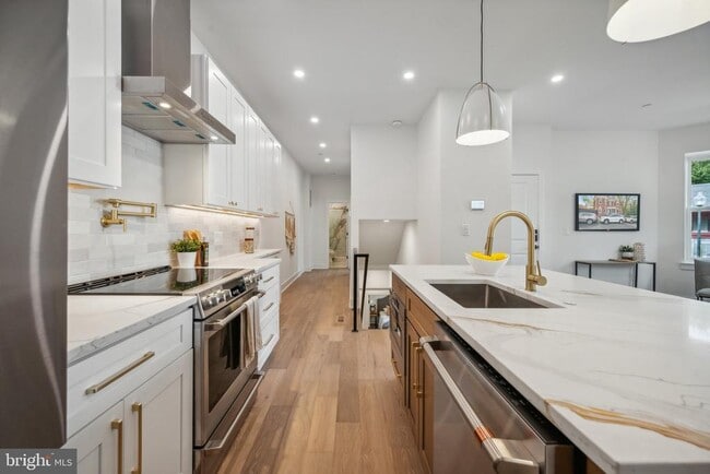 Building Photo - 1614 Kilbourne Pl NW