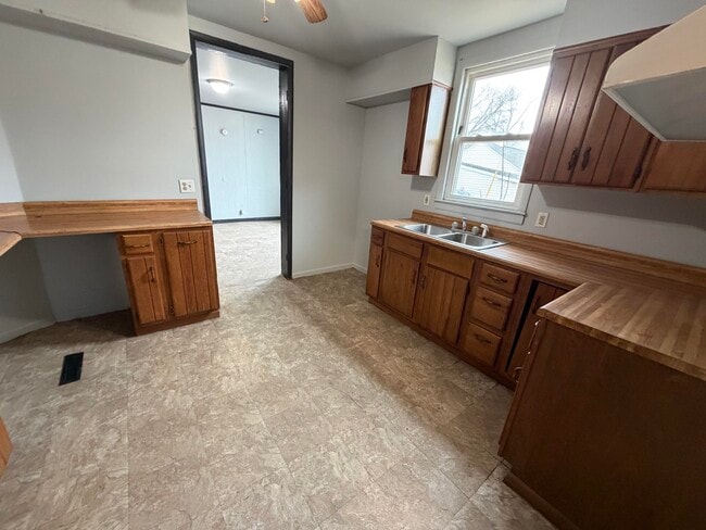 Building Photo - 730 Douglas-