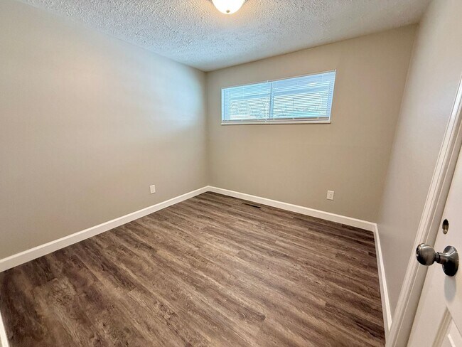 Building Photo - 309 Lesher Dr