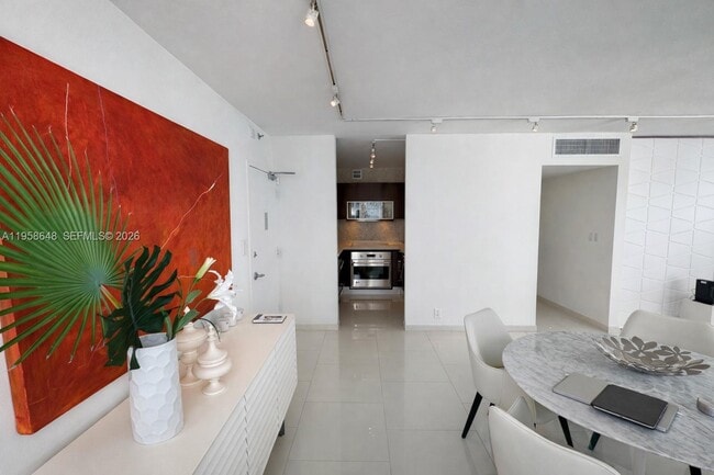 Building Photo - 1000 West Ave