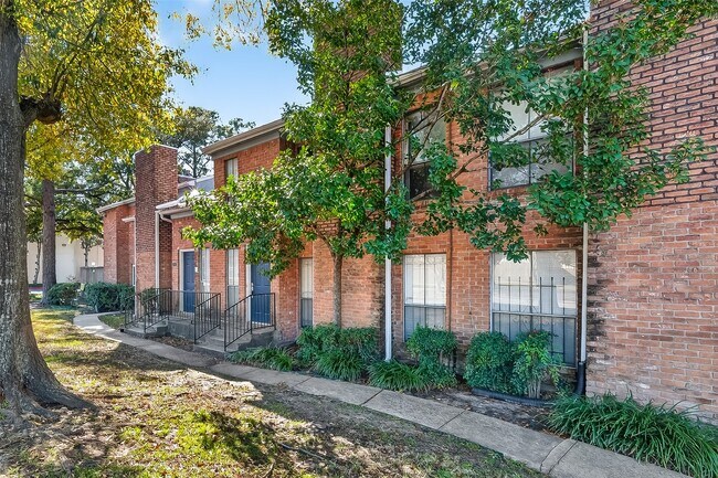 Building Photo - 3200 S Gessner Rd