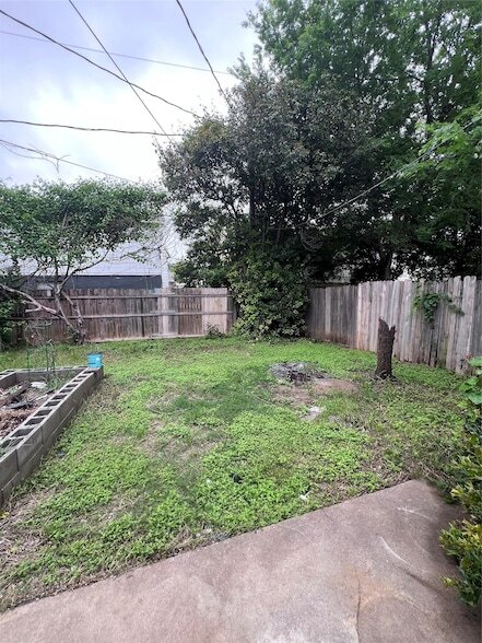 Building Photo - 734 Lariat Ln