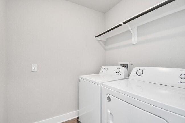 Building Photo - 21047 Bay Vlg Dr