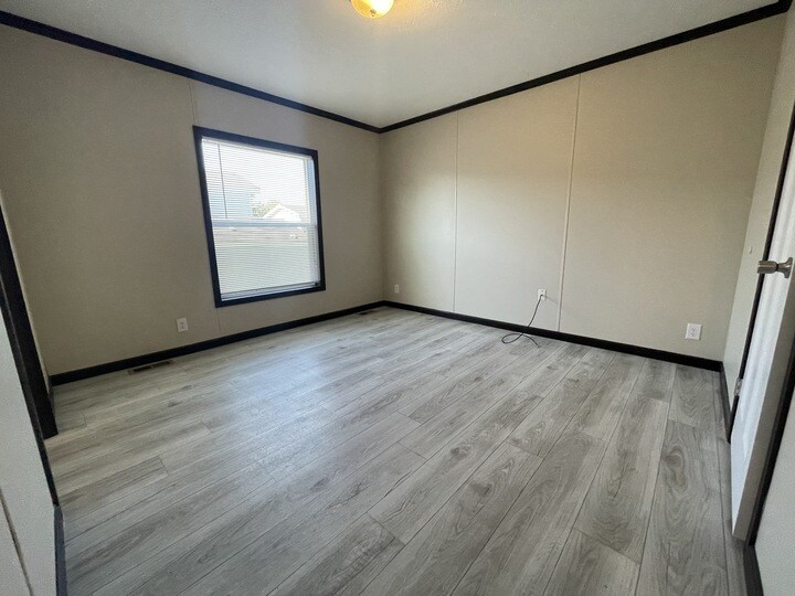 Building Photo - 15861 Marentette Dr