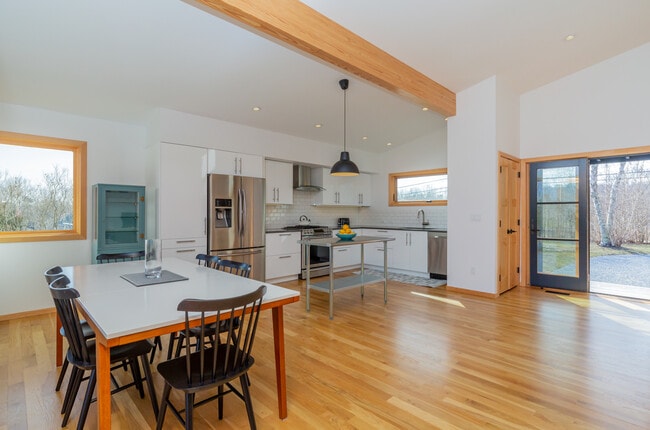 Building Photo - 22 St Mary's Rd